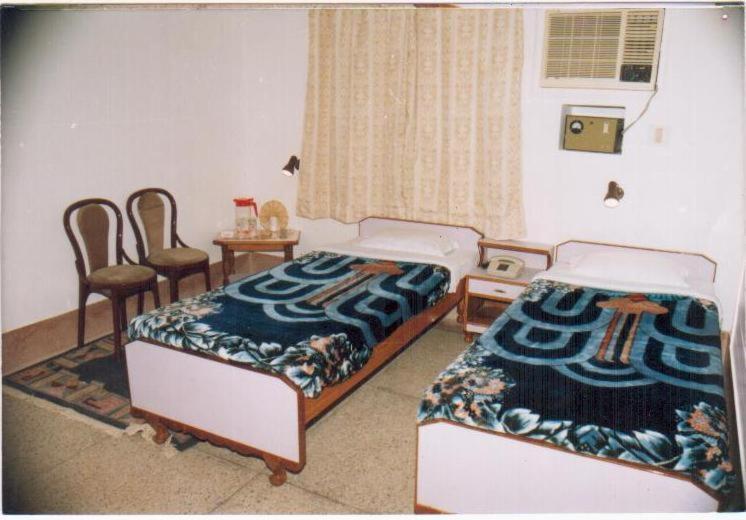 Radiant Ymca Tourist Hostel Варанаси Номер фото