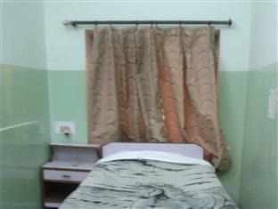 Radiant Ymca Tourist Hostel Варанаси Экстерьер фото