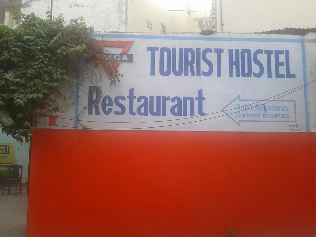 Radiant Ymca Tourist Hostel Варанаси Экстерьер фото